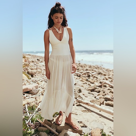 Free People Dresses & Skirts - Elegant White Maxi Dress